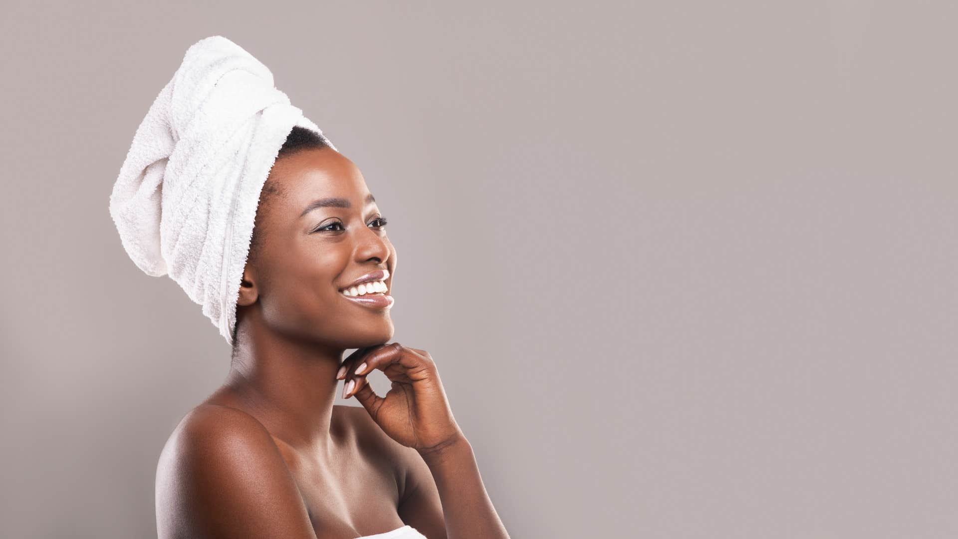 awkward hygiene mistakes everyone notices except the person making them using the same towel for too long